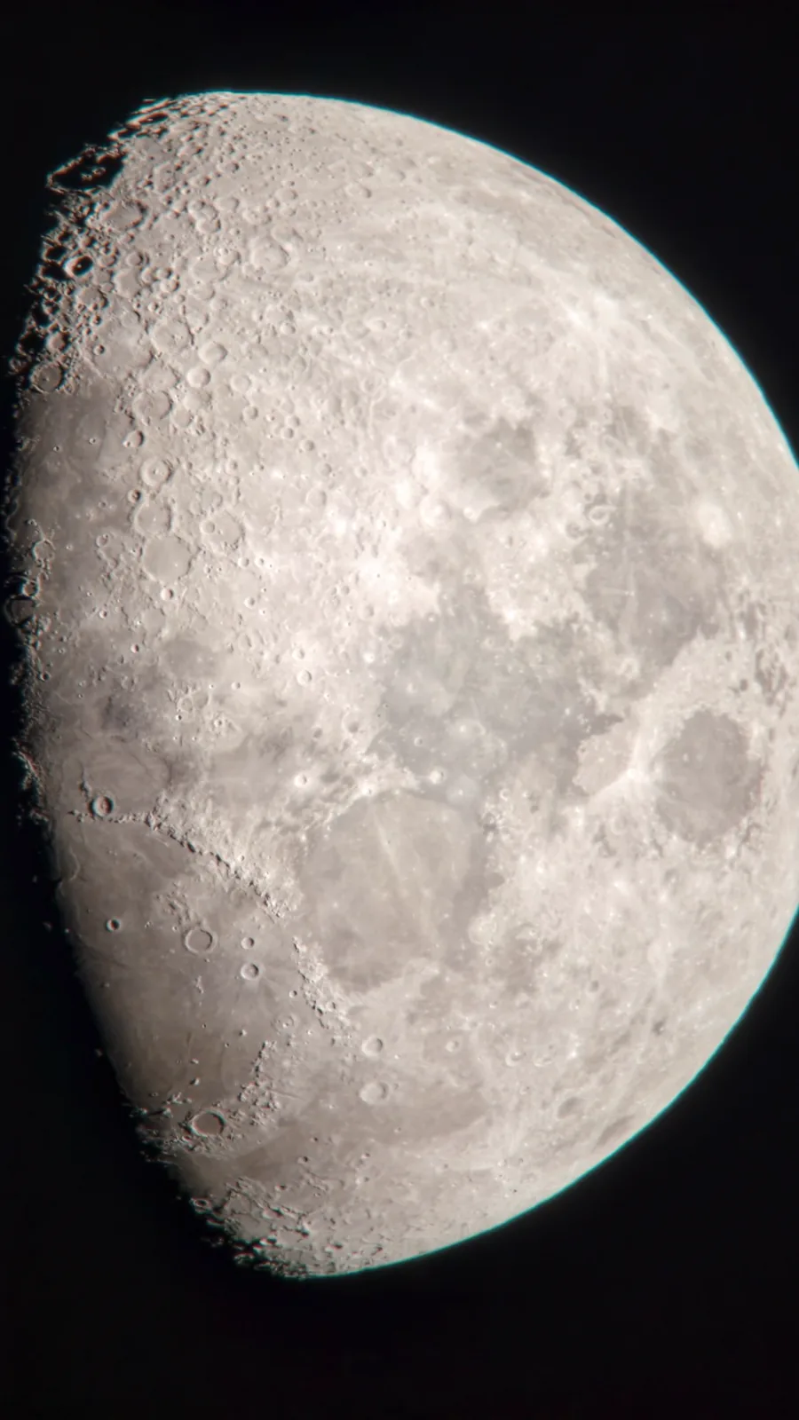 A Lua pelo telescópio